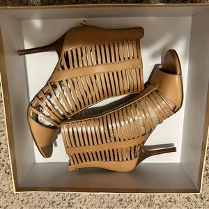 Women’s Michael Kors Odelia Bootie size 6.5 color is suntan